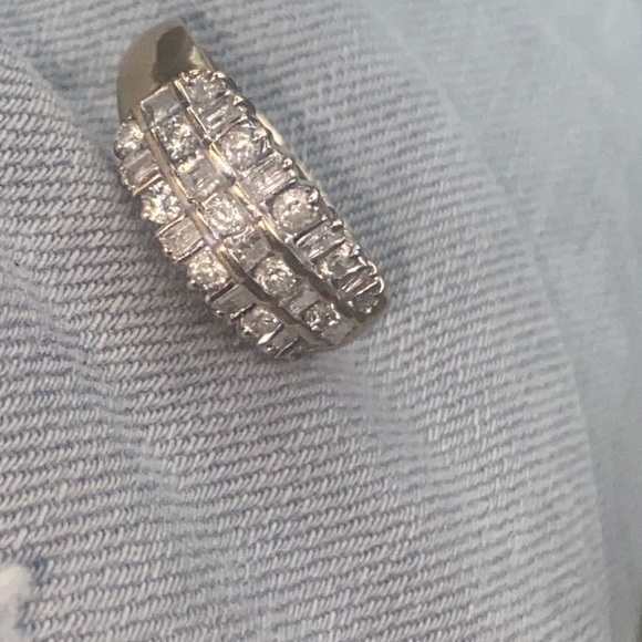Diamond ring for sell - Picture 1 of 4